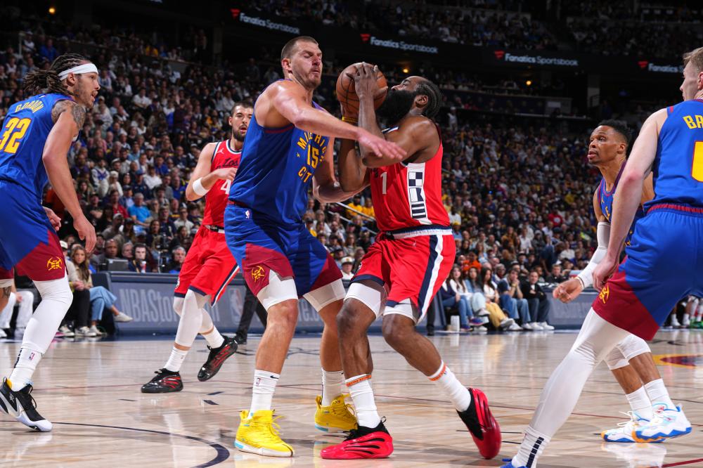 三节打卡美滋滋哈登10中6拿17分2板6助 正负值+34冠绝全场.